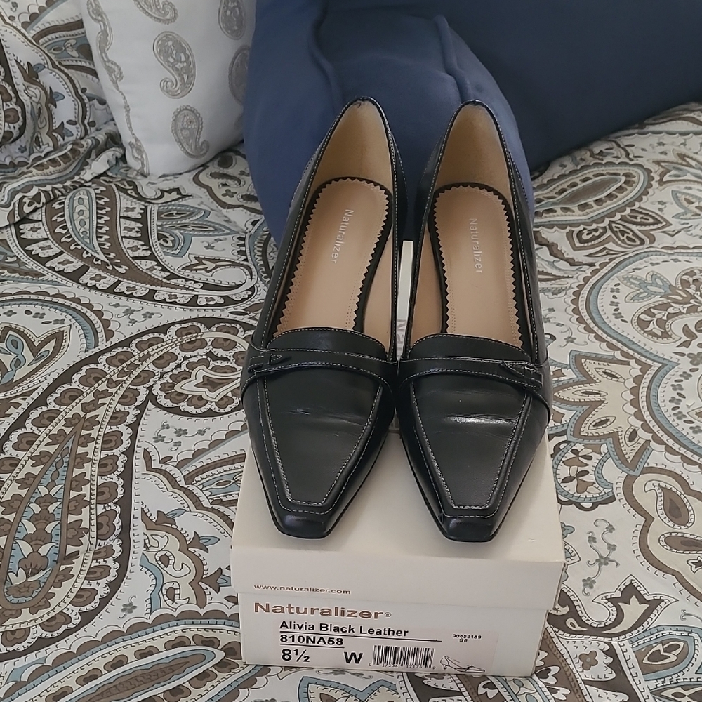 Naturalizer Black Kitten Heels
